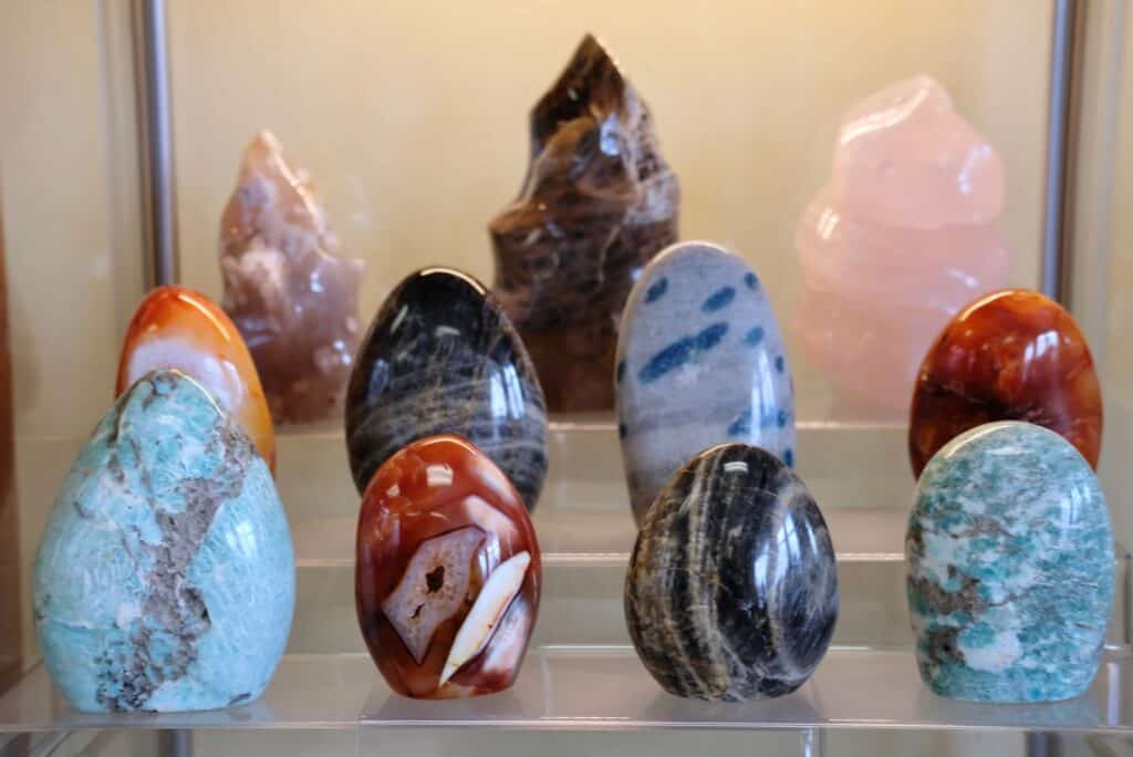 Large varieties of stones